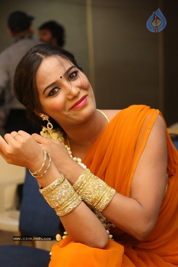 Poonam Pandey Latest Gallery - 101 / 195 photos