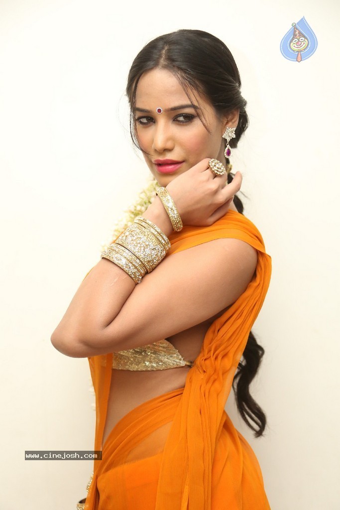 Poonam Pandey Latest Gallery - 110 / 195 photos