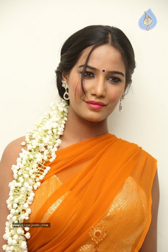 Poonam Pandey Latest Gallery - 126 / 195 photos