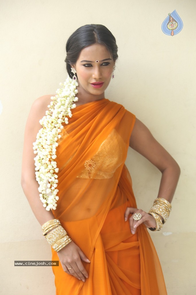 Poonam Pandey Latest Gallery - 131 / 195 photos