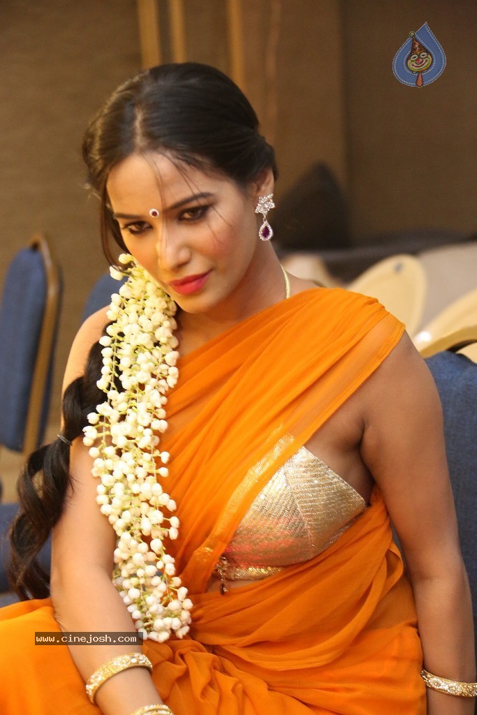 Poonam Pandey Latest Gallery - 138 / 195 photos