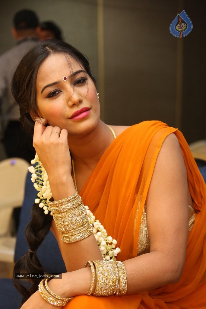 Poonam Pandey Latest Gallery - 145 / 195 photos