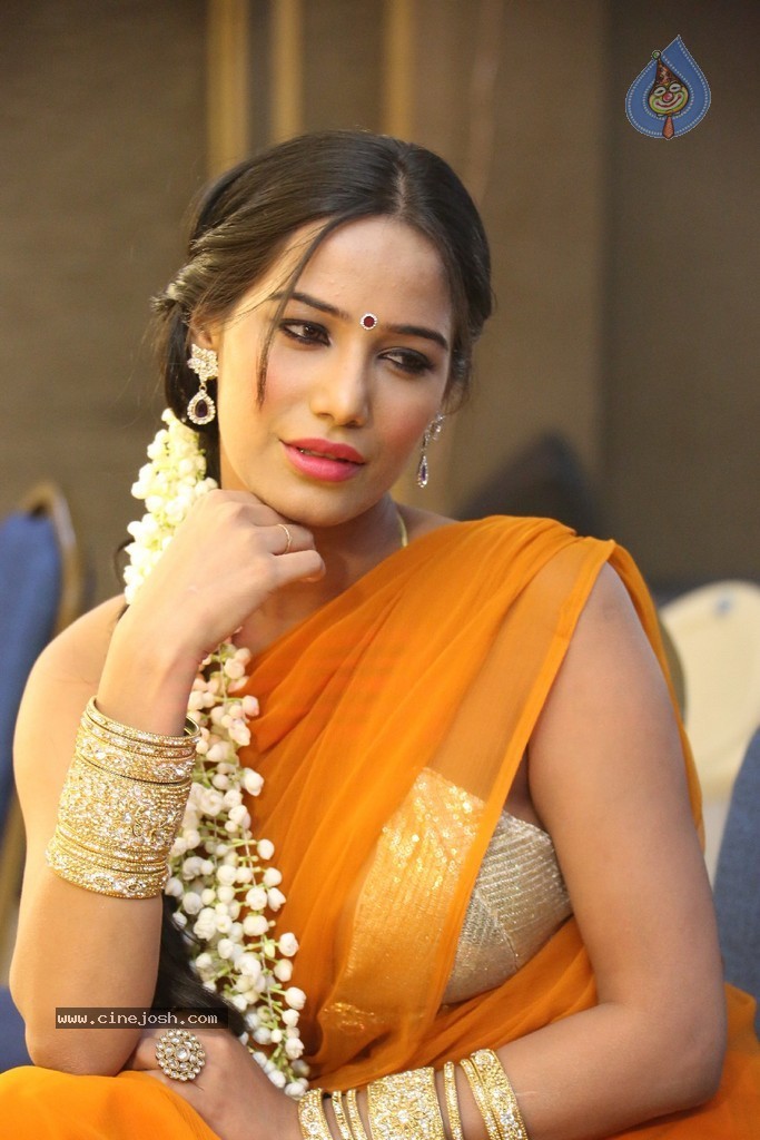 Poonam Pandey Latest Gallery - 147 / 195 photos