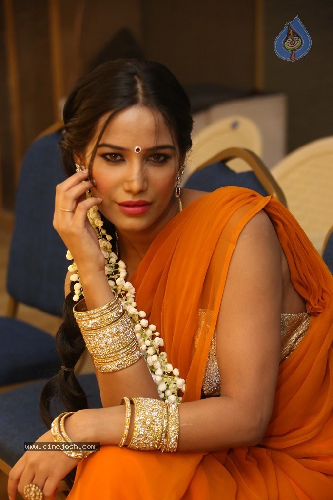 Poonam Pandey Latest Gallery - 154 / 195 photos
