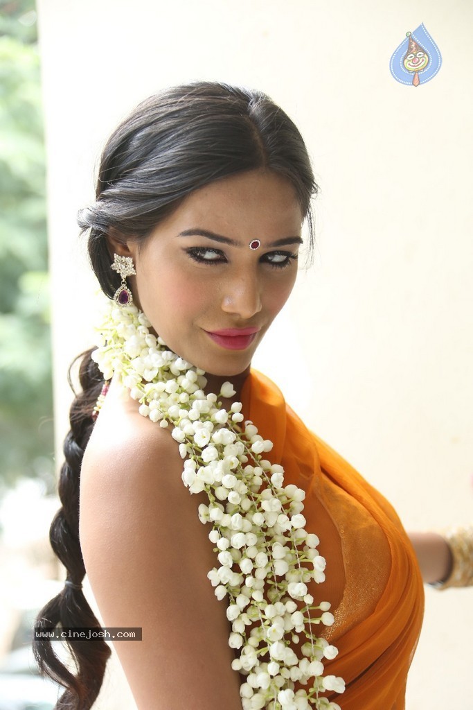 Poonam Pandey Latest Gallery - 158 / 195 photos