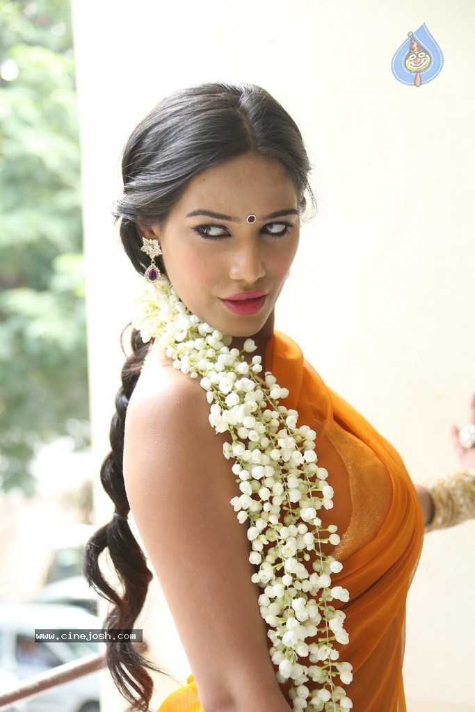 Poonam Pandey Latest Gallery - 166 / 195 photos