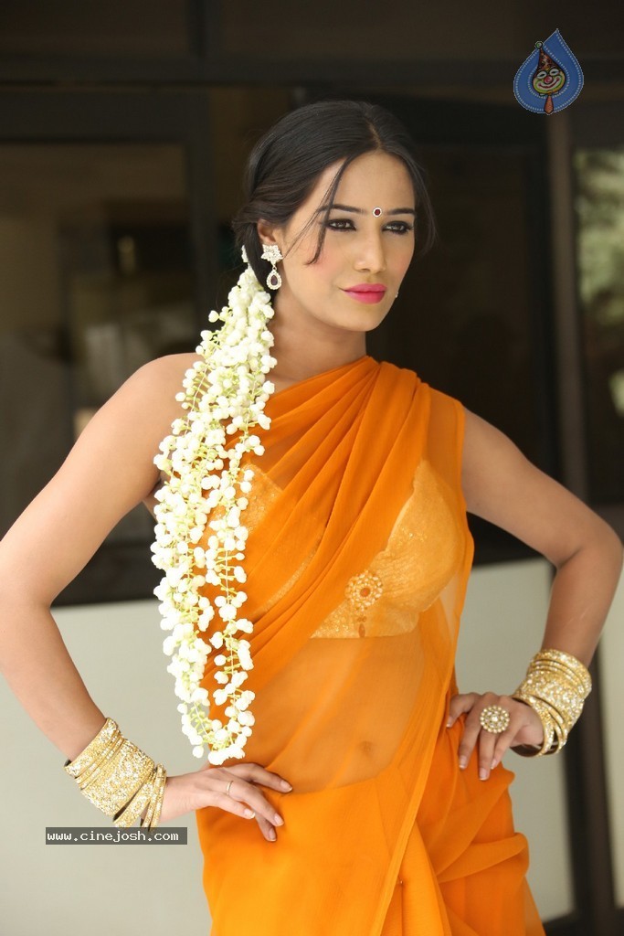 Poonam Pandey Latest Gallery - 172 / 195 photos