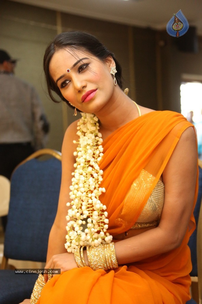 Poonam Pandey Latest Gallery - 177 / 195 photos
