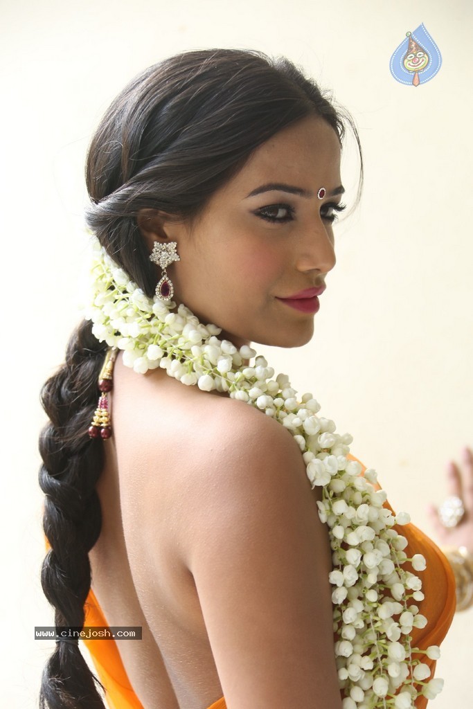Poonam Pandey Latest Gallery - 178 / 195 photos