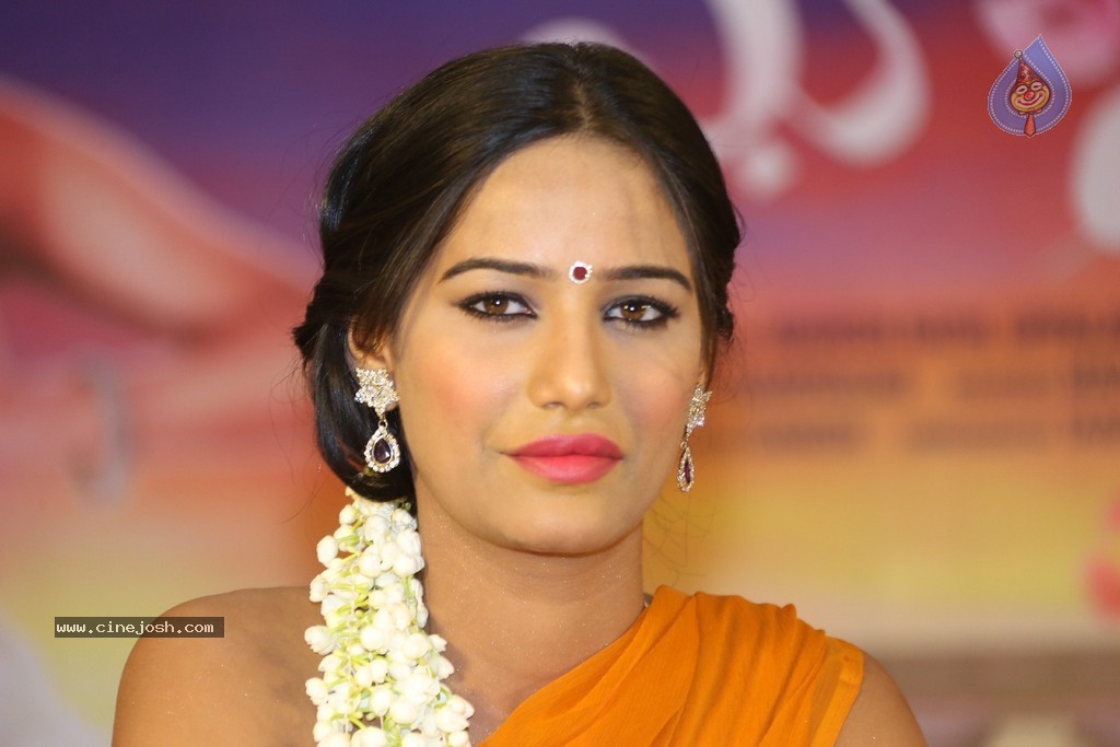 Poonam Pandey Latest Gallery - 184 / 195 photos
