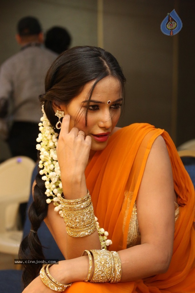 Poonam Pandey Latest Gallery - 186 / 195 photos