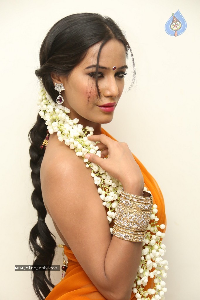 Poonam Pandey Latest Gallery - 190 / 195 photos
