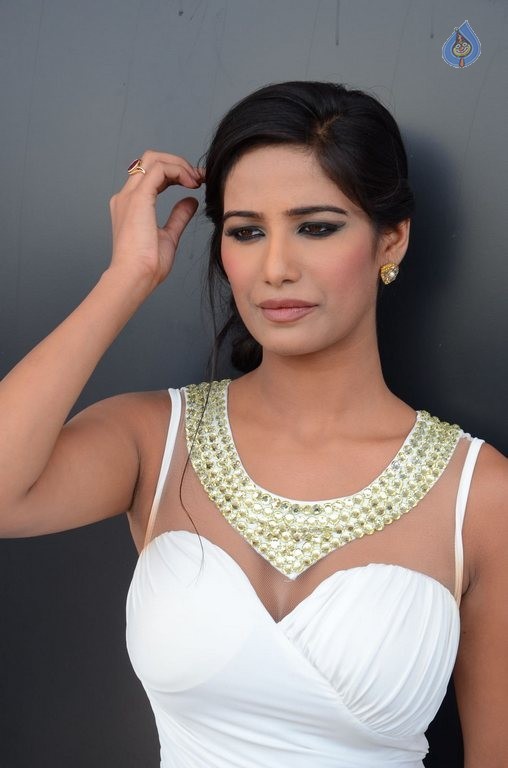 Poonam Pandey Latest Photos - 42 / 55 photos