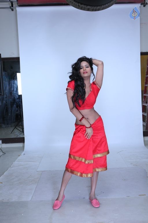 Poonam Pandey Photos - 17 / 39 photos