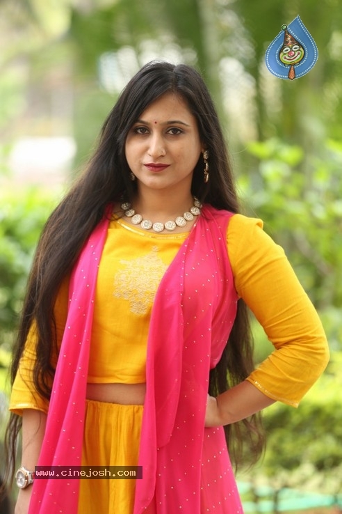 Poonam Sharma Stills - 9 / 33 photos
