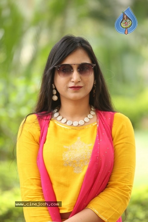 Poonam Sharma Stills - 26 / 33 photos