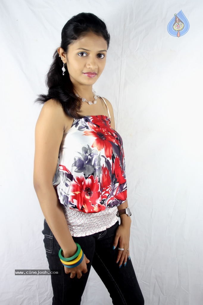 Poonam Talandi Stills - 7 / 22 photos