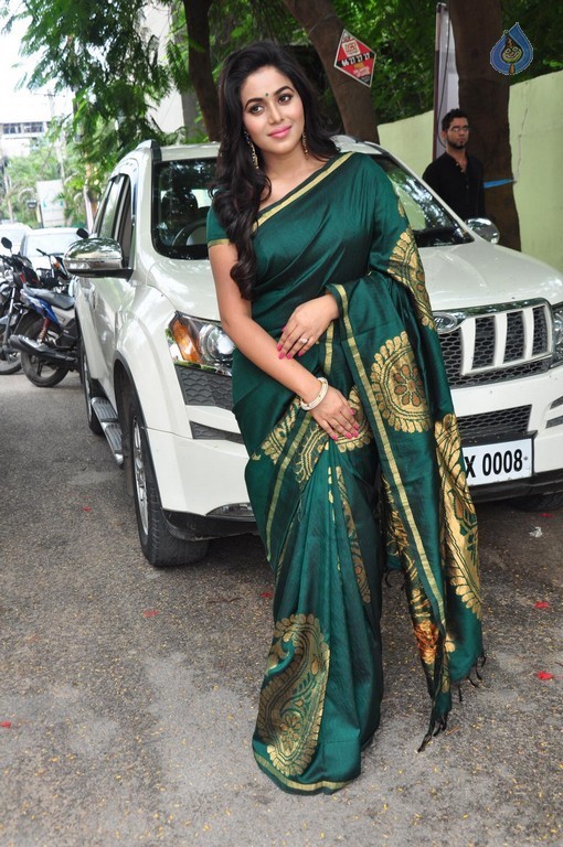 Poorna New Photos - 31 / 37 photos