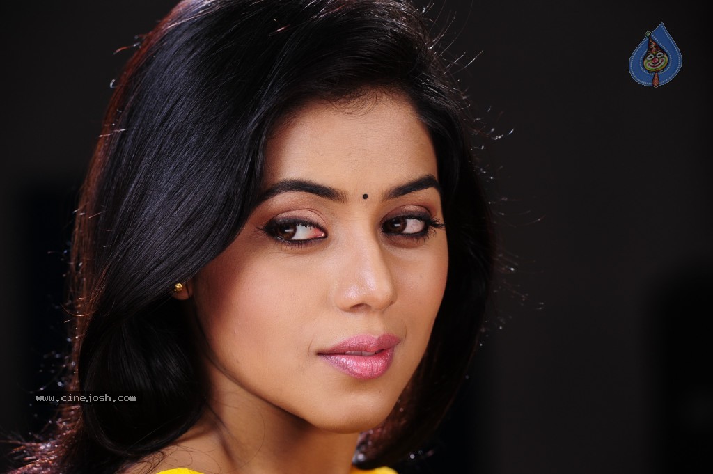 Poorna Hot Gallery - 21 / 71 photos