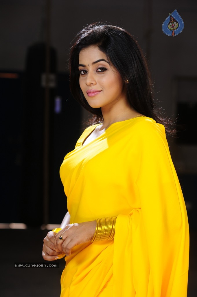 Poorna Hot Gallery - 28 / 71 photos