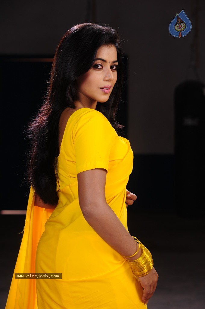 Poorna Hot Gallery - 41 / 71 photos