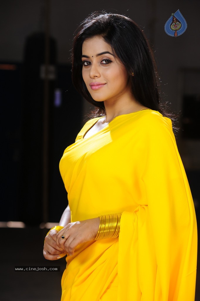 Poorna Hot Gallery - 61 / 71 photos