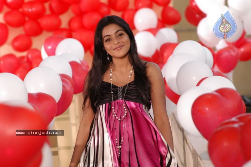 Poorna Latest Gallery - 65 / 73 photos