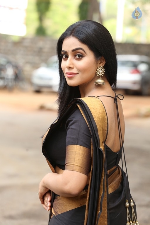 Poorna Latest Gallery - 11 / 21 photos