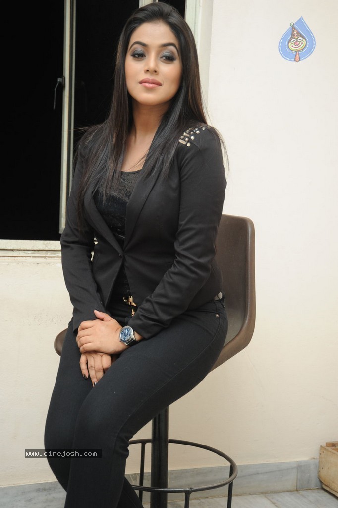 Poorna Latest Gallery - 53 / 106 photos