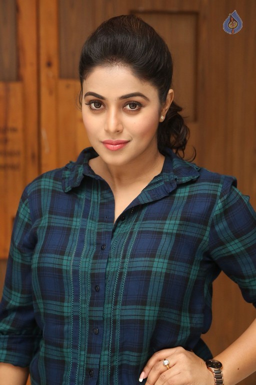 Poorna Latest Photos - 10 / 57 photos
