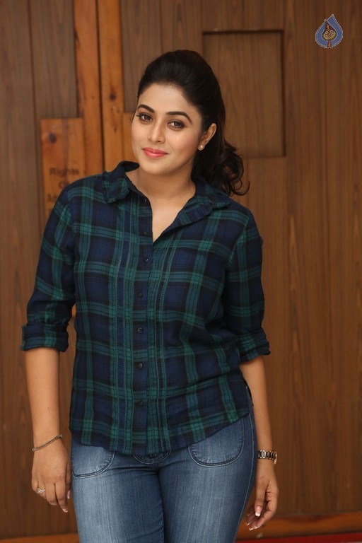 Poorna Latest Photos - 26 / 57 photos