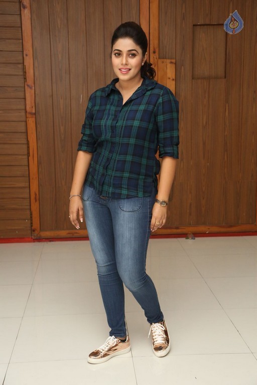 Poorna Latest Photos - 33 / 57 photos