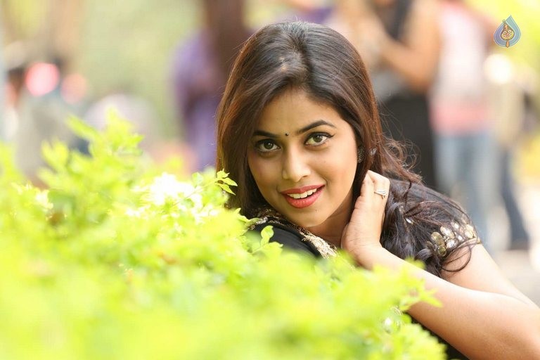 Poorna Latest Photos - 24 / 42 photos