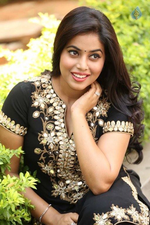 Poorna Latest Photos - 27 / 42 photos