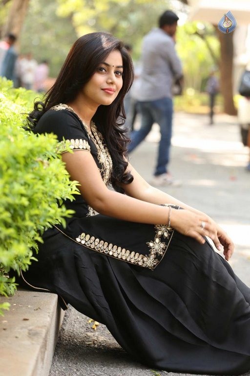 Poorna Latest Photos - 35 / 42 photos