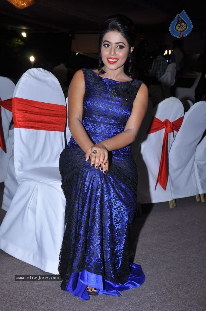 Poorna Latest Pics  - 23 / 92 photos