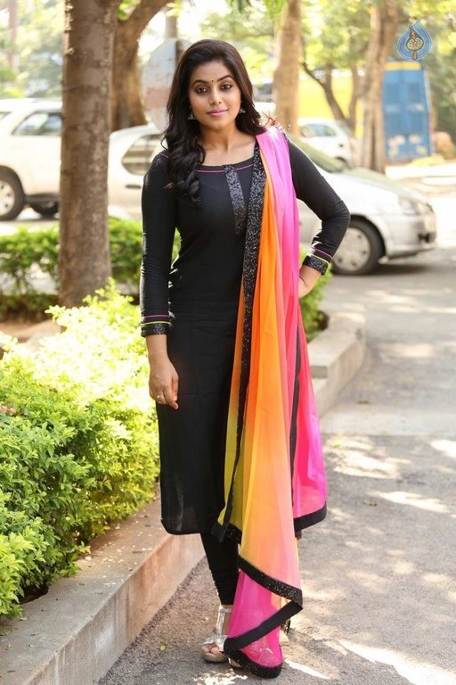Poorna Latest Pics - 37 / 41 photos