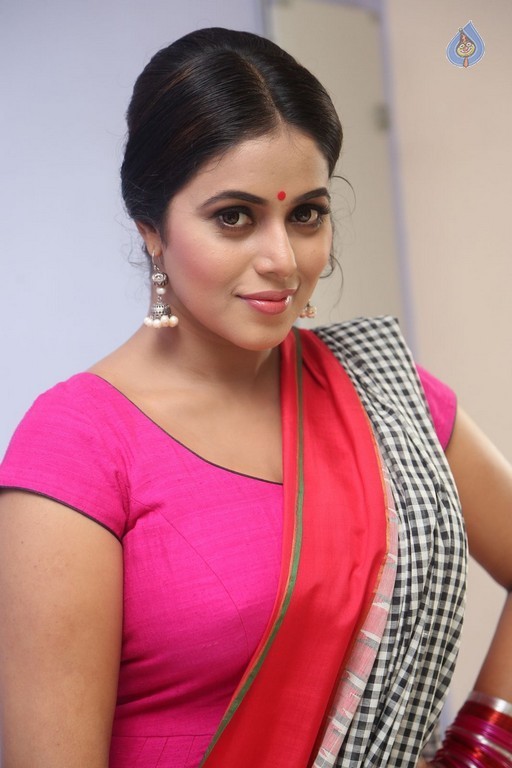 Poorna Latest Stills - 8 / 39 photos