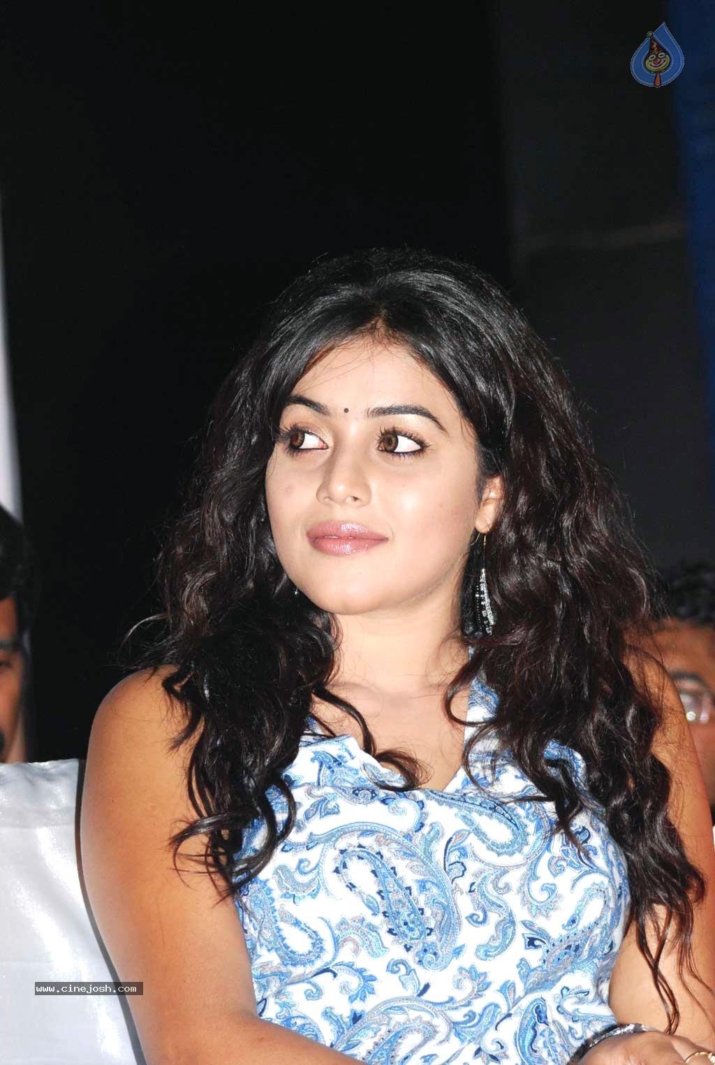 Poorna Latest Stills - 25 / 27 photos