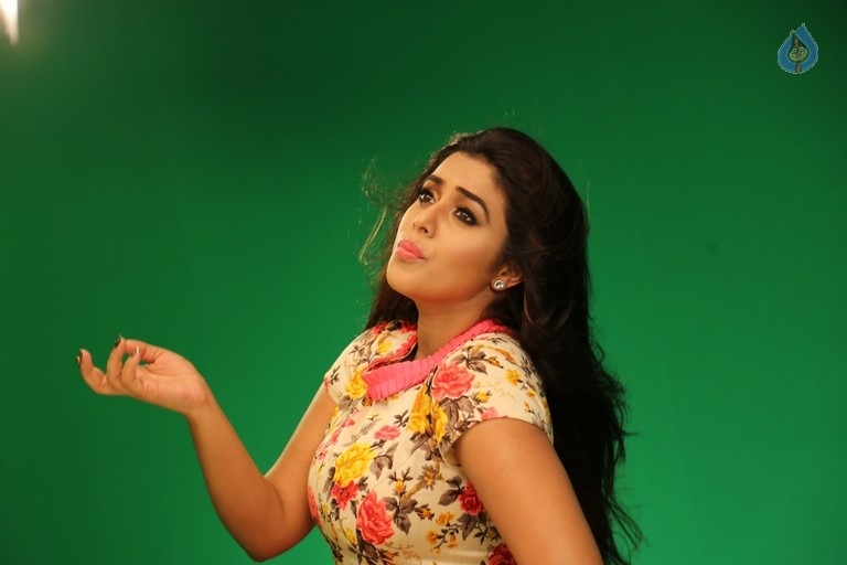 Poorna New Gallery - 5 / 33 photos