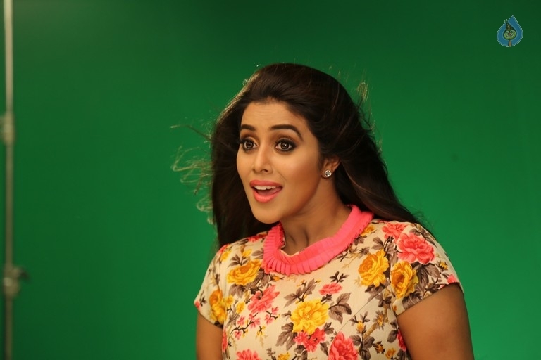 Poorna New Gallery - 27 / 33 photos