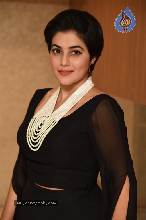 Poorna New Photos - 29 / 34 photos