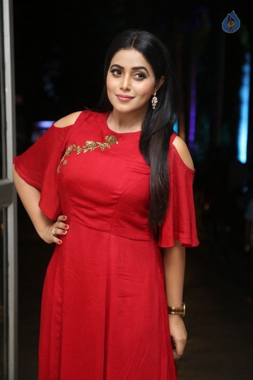 Poorna New Photos - 5 / 41 photos