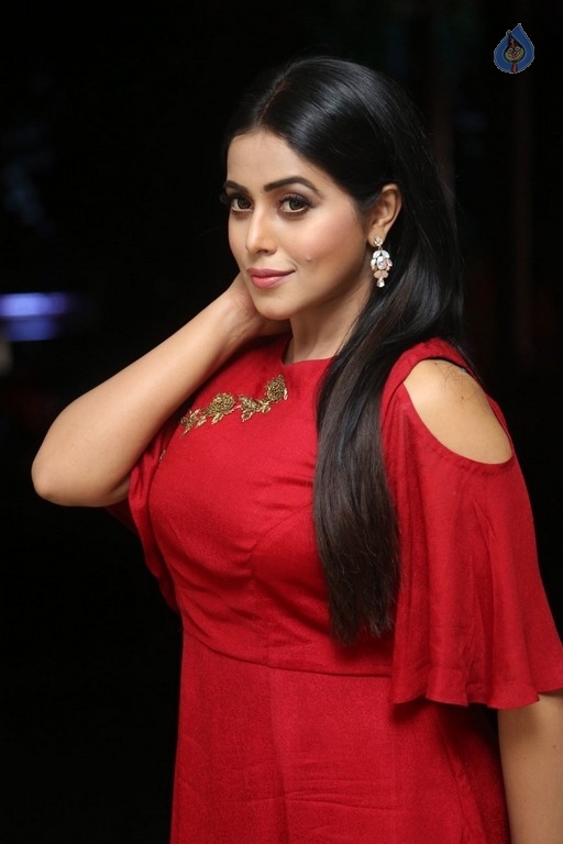 Poorna New Photos - 7 / 41 photos