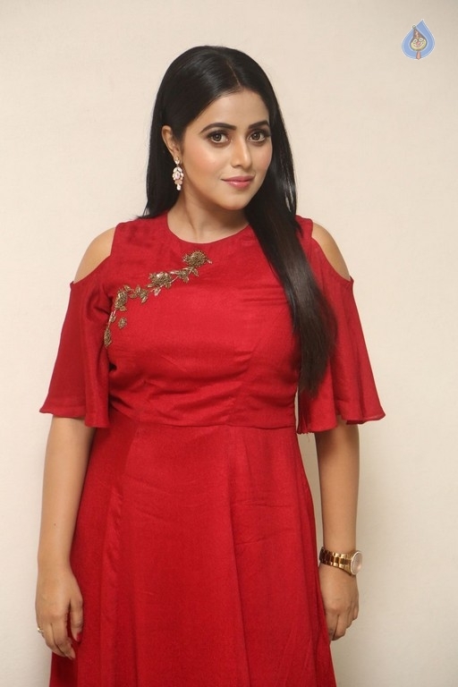 Poorna New Photos - 24 / 41 photos
