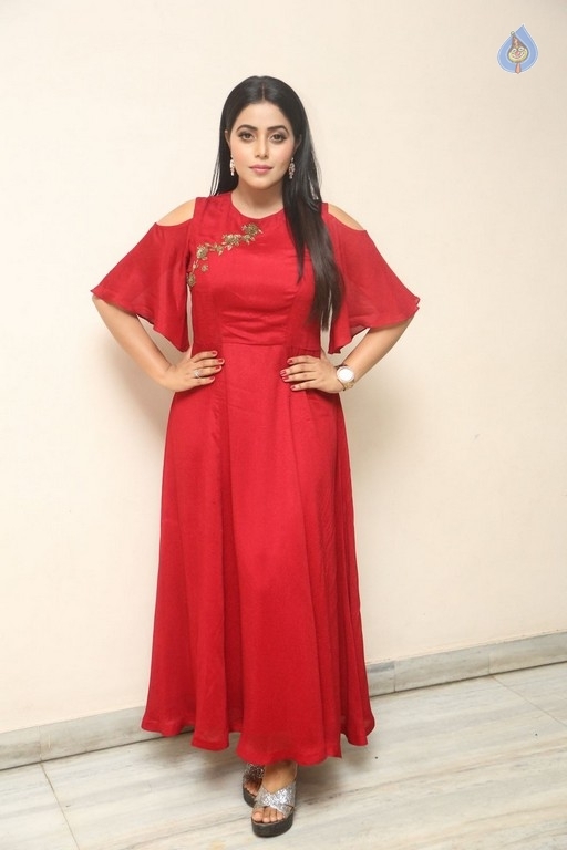Poorna New Photos - 28 / 41 photos