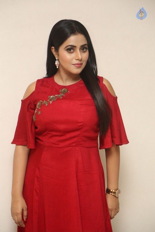 Poorna New Photos - 31 / 41 photos