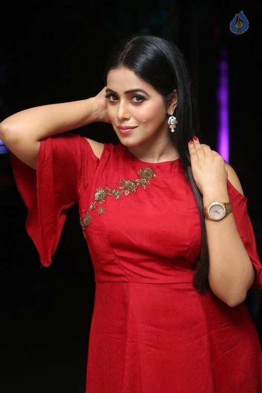 Poorna New Photos - 33 / 41 photos