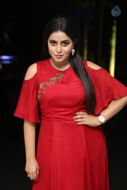 Poorna New Photos - 34 / 41 photos
