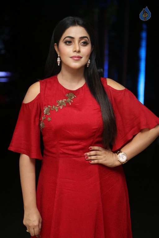 Poorna New Photos - 37 / 41 photos